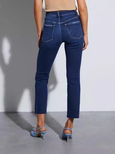 Jeans a vita alta blu scuro da donna con dettagli usurati sulle tasche posteriori
