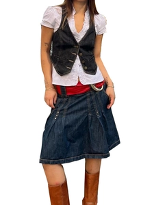 Gilet en jean ajusté avec chemise à volants et longue jupe plissée en denim