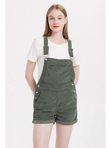Damen Latzshorts aus dunkelgrünem Cord mit verstellbaren Trägern und Vordertasche