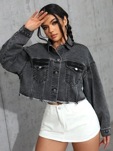 Veste courte en jean gris anthracite pour femme avec manches longues et ourlet brut style urbain