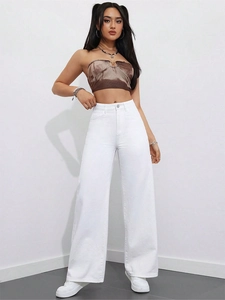 Jean blanc à taille haute et jambe large pour femme avec une coupe droite décontractée