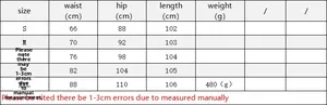 Tableau des tailles détaillé pour jean skinny extensible avec détails déchirés