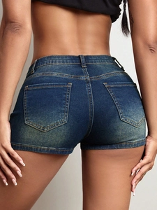 Mini short en jean vintage bleu foncé pour femme avec détails de coutures aux poches