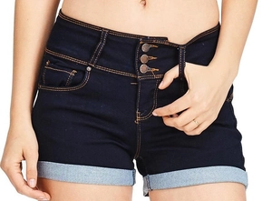 Dettaglio degli shorts di jeans a vita alta blu scuro da donna con chiusura a tre bottoni