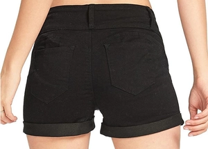 Vista posteriore di pantaloncini in denim nero a vita alta con tasche e orlo risvoltato