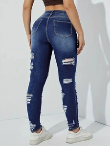 Dunkelblaue Slim-Fit-Jeans für Damen mit Rissen, Distressed-Details und Fransensaum