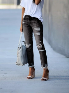 Jean droit slim pour femme gris foncé avec déchirures et ourlet effiloché tendance