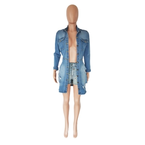 Robe midi en jean moulante avec dos nu et boutons frontaux dans une finition bleu délavé