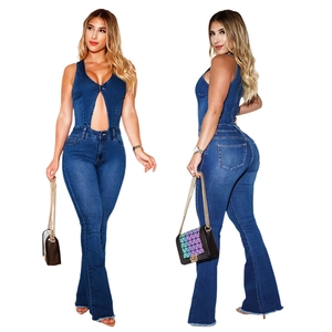 Tuta in denim sexy con scollo a V, dettagli cut-out e pantaloni a campana a zampa