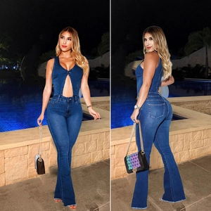 Tuta Intera in Denim Sexy da Donna Con Scollo a V Halter e Cut-Out Gamba a Campana Orlo a Vivo Lavata Slim Fit