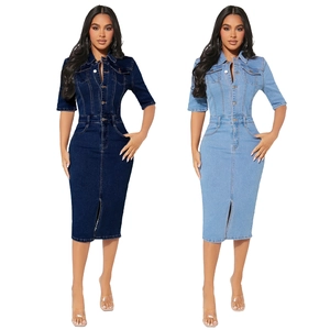 Robe Midi en Denim pour Femmes Slim Fit Manches Courtes Col à Revers Coton Lavé Robe Jeans Avec Boutons Poches Fente Casual Mode Élégante