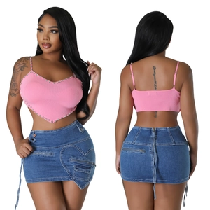Ensemble haut court rose en forme de cœur avec strass et mini-jupe en jean