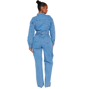 Combinaison en jean bleu pour femmes avec manches longues et coupe pantalon évasé