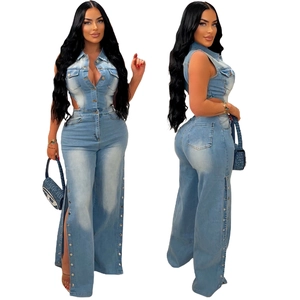Combinaison en jean délavé coupe ajustée avec découpes à la taille et jambes larges