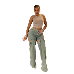 Jean femme streetwear taille haute avec détails ajourés et crop top couleur sable