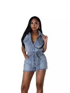Combishort en jean bleu clair extensible pour femme avec cordon de serrage et ourlet brut