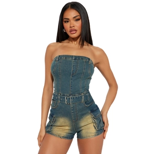 Tutina denim a fascia slim fit con lavaggio vintage, cintura e tasche cargo laterali