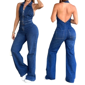 Combinaison licou en jean bleu foncé avec dos nu et coupe évasée pour femme