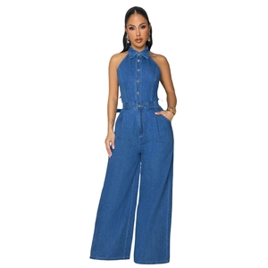 Combinaison en jean à licou avec dos nu et coupe large en bleu foncé délavé