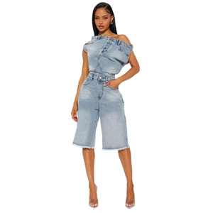 Combinaison en jean femme bustier chic avec design asymétrique et bords effilochés