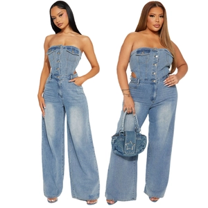 Damen Sexy Trägerlos Cut Out Denim Jumpsuit Hellblau Gewaschen Knöpfe Weites Bein Streetwear Mode Casual Einteiler Romper