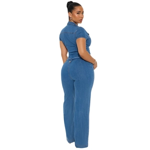 Damen Denim-Jumpsuit mit kurzen Ärmeln, weitem Bein und tailliertem Schnitt in Blau