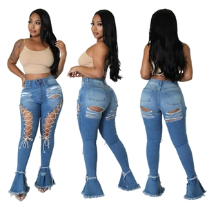 Retro-Schlagjeans in Blau mit seitlicher Schnürung und Destroyed-Effekten in drei Ansichten