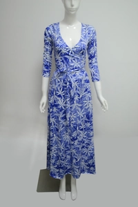 Sexy Maxikleid mit tiefem V-Ausschnitt, tropischem Print und Taillenbindung
