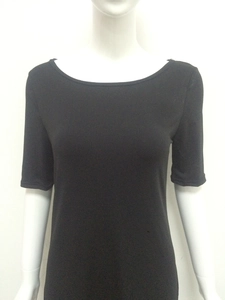 Robe moulante noire à manches courtes pour femmes avec un design classique à col rond