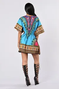 Vue arrière d'une mini robe Dashiki bleu ciel avec imprimés ethniques et taille ajustée