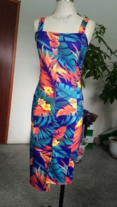 Detailed tropical leaf print on vintage navy blue short sleeve dress with side slit