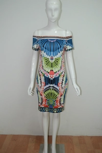 Robe bandage moulante à épaules dénudées avec imprimés floraux géométriques colorés