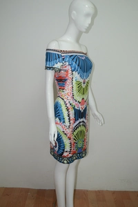 Robe bustier moulante avec imprimé ethnique géométrique coloré et épaules dénudées