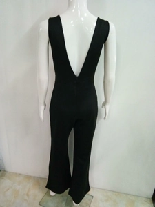 Combinaison noire chic pour femme avec taille haute, dos nu plongeant et jambes larges