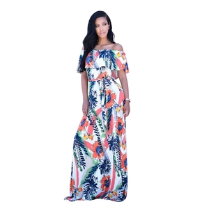 Robe longue fleurie à épaules dénudées avec décolleté à volants et lien taille