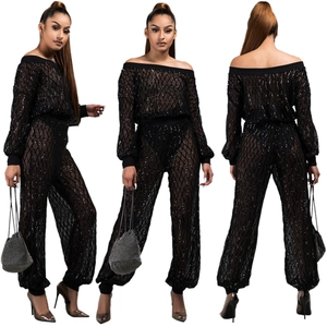 Ensemble Femme en Maille à Carreaux avec Paillettes Haut à Épaules Dénudées Manches Lanterne et Pantalon Assorti Taille Haute