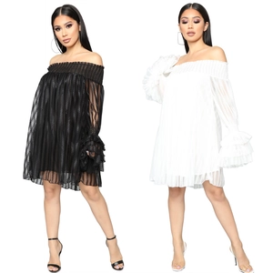 Robe Courte à Épaules Dénudées et Manches à Volants Sexy Texture Ondulée Manches Longues Évasées Couleur Unie Fête