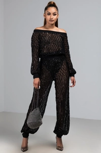 Détail de l'ensemble deux pièces en maille noire avec paillettes et pantalon large