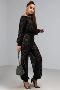 Gros plan sur l'ensemble deux pièces en maille à paillettes noires avec motif losange
