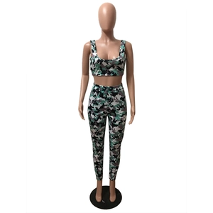 Ensemble de sport camouflage 2 pièces avec débardeur court et pantalon de fitness