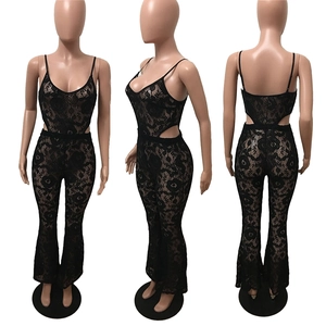 Vues détaillées montrant la dentelle florale et la taille ajourée du combipantalon