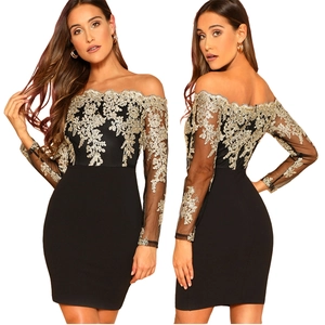 Robe élégante à épaules dénudées et manches longues avec broderie florale dorée et coupe ajustée