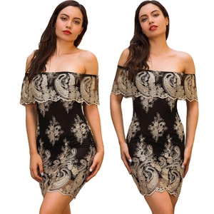 Robe Noire Élégante à Épaules Dénudées Avec Broderie Florale Baroque Dorée Ourlet à Volants Dos Nu Mini Robe de Fête