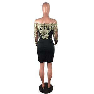 Vue arrière détaillée d'une robe à épaules dénudées avec broderie dorée et zip invisible