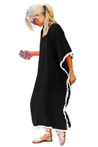 Détails du caftan en mousseline noire à col en V avec des finitions à pompons blancs