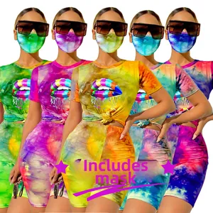 Set tie-dye con t-shirt stampa labbra fuse, pantaloncini e mascherina coordinata