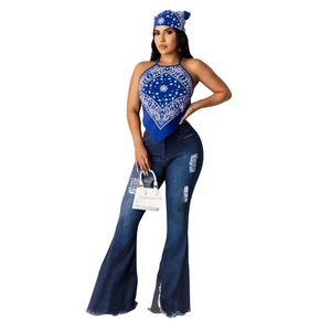 Damen Paisley Neckholder-Top und Kopftuch-Set mit High-Waist-Flare-Jeans im Destroyed-Look