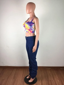 Détail de legging taille haute froncé avec effet empilé aux chevilles sur mannequin