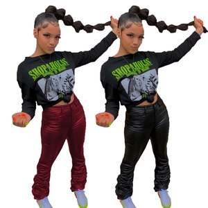Damen-Leggings aus Kunstleder mit hoher Taille und Raffung in Burgund und Schwarz