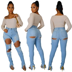 Jean skinny bleu clair pour femme avec déchirures et ourlets effilochés, vue en trois plans